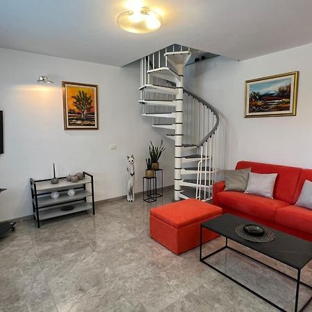 Classy Apartment With Garden View Laura Порторож Екстериор снимка