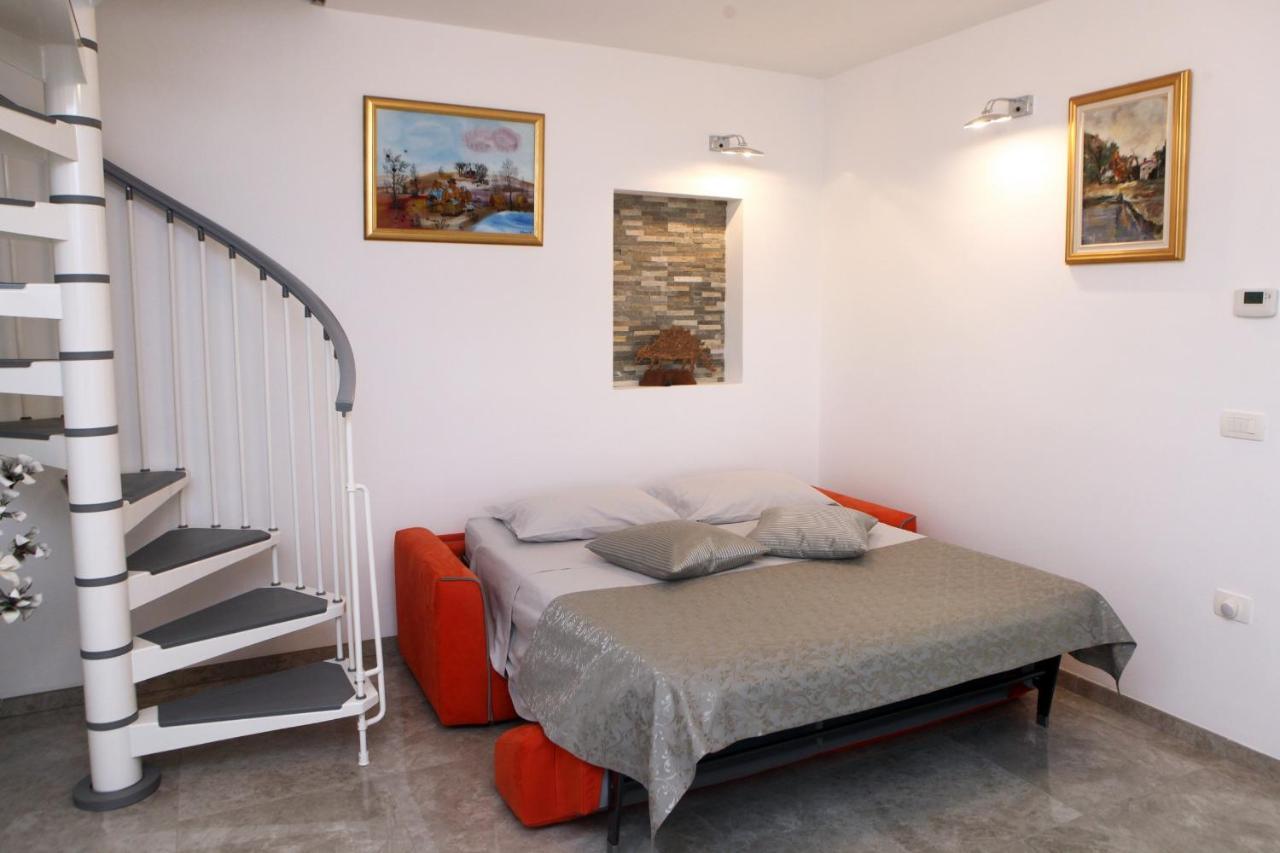 Classy Apartment With Garden View Laura Порторож Екстериор снимка